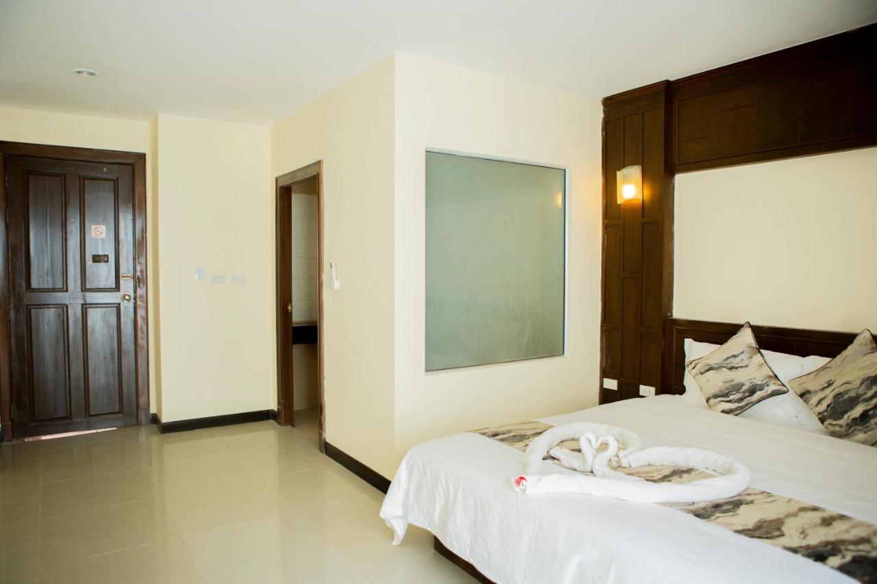 Blue Skyline Hotel Patong Buitenkant foto
