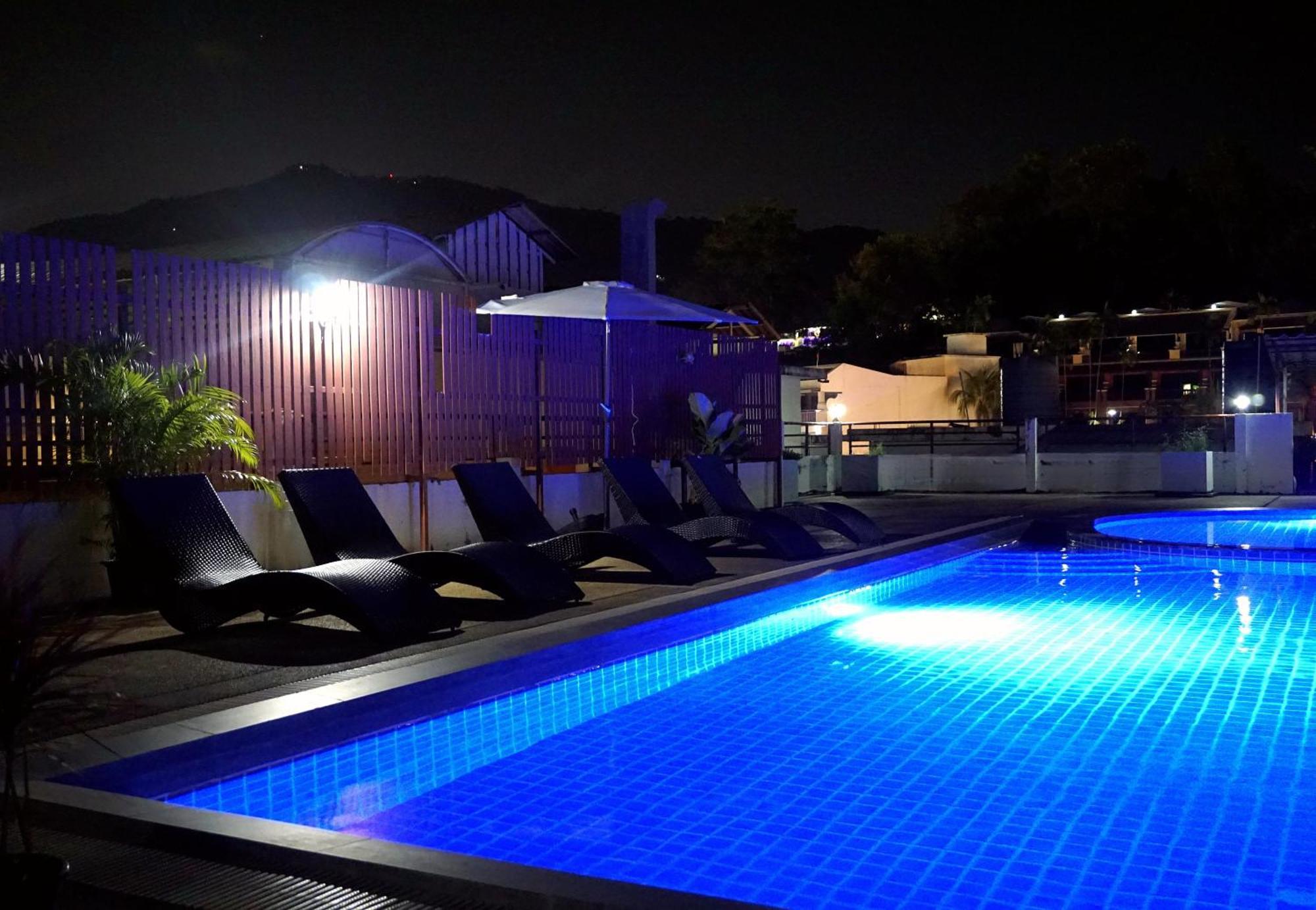 Blue Skyline Hotel Patong Buitenkant foto