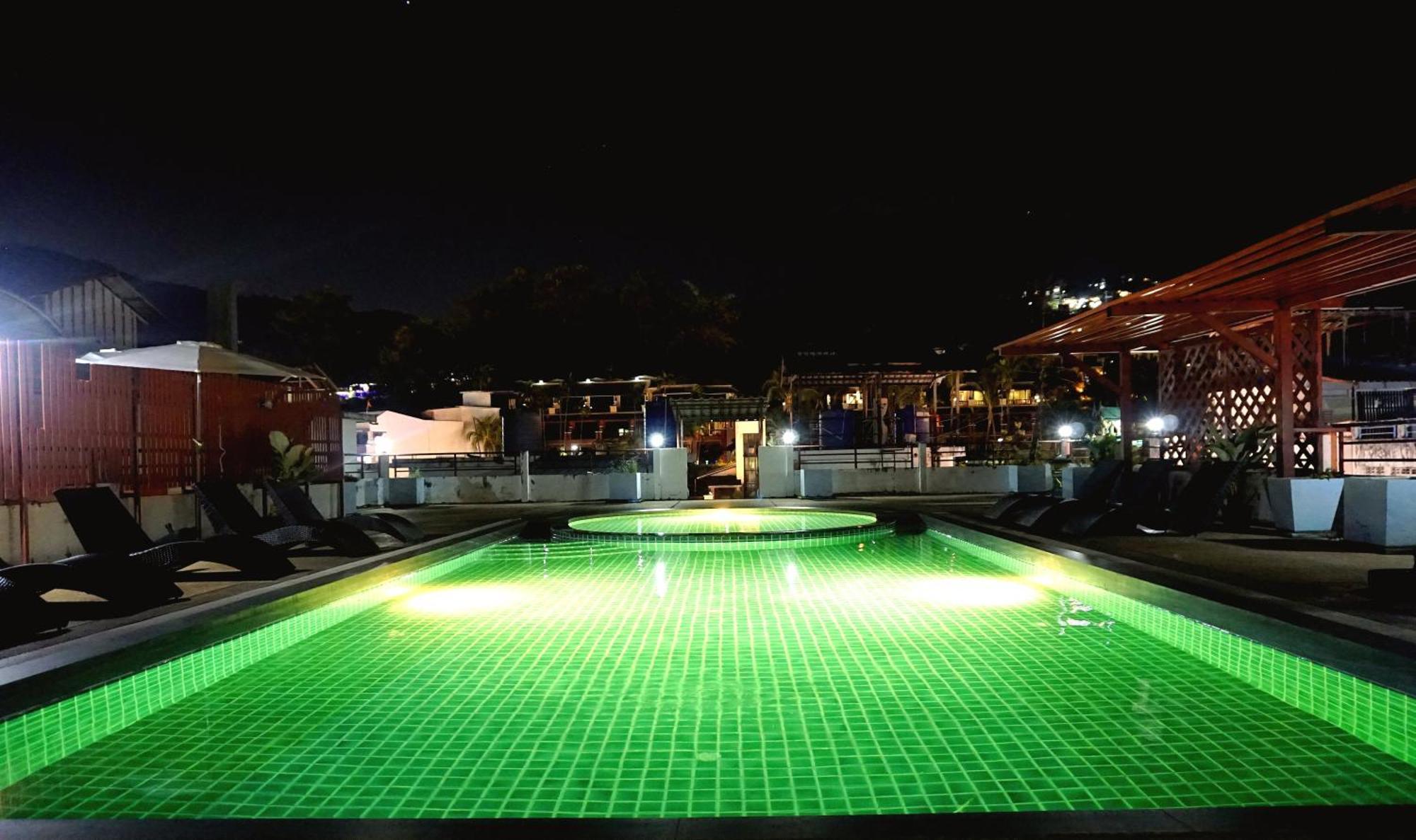 Blue Skyline Hotel Patong Buitenkant foto