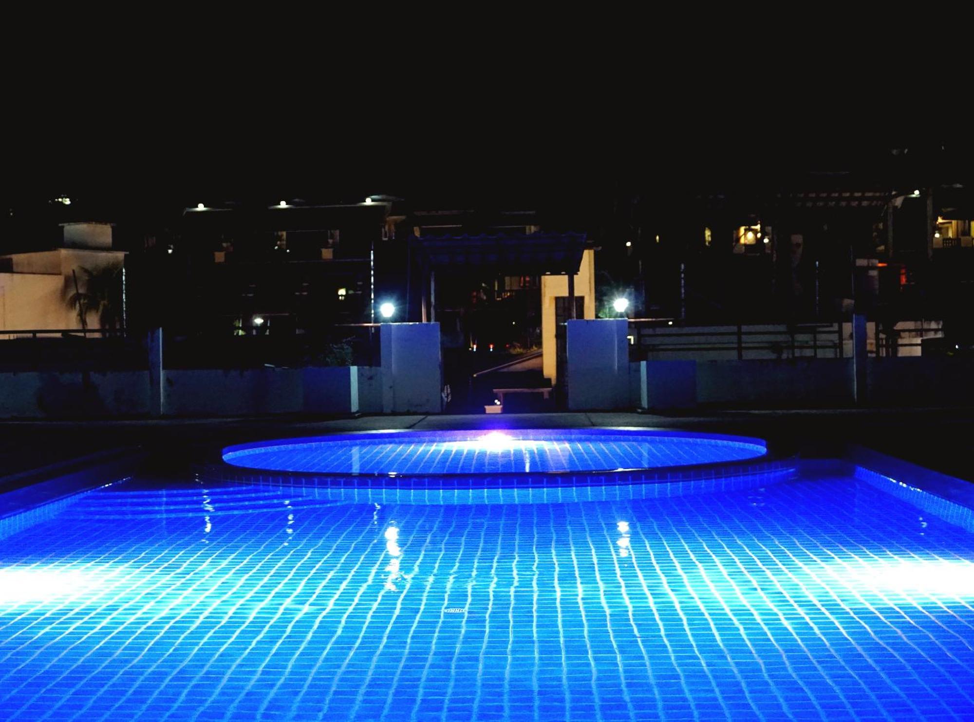 Blue Skyline Hotel Patong Buitenkant foto