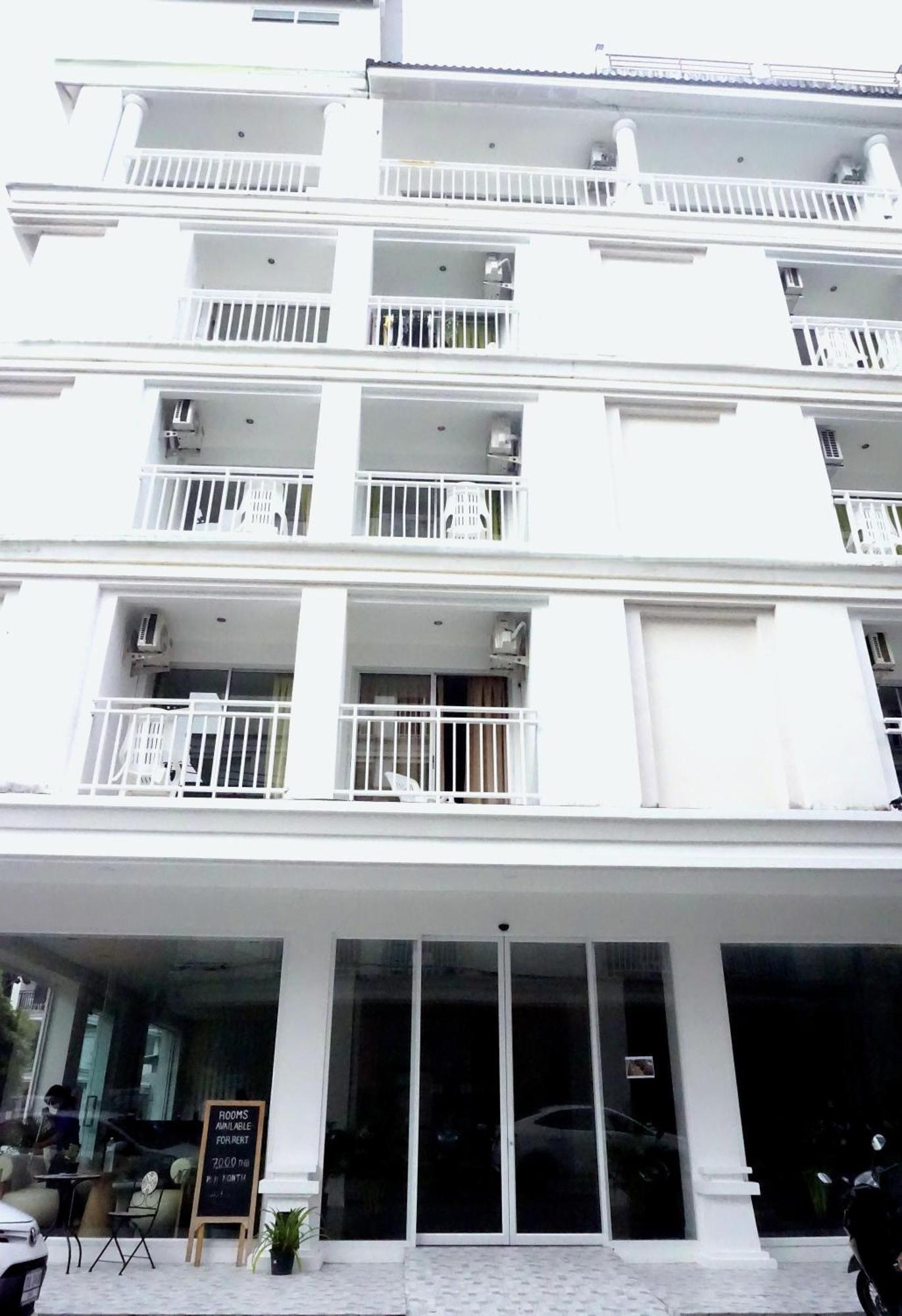 Blue Skyline Hotel Patong Buitenkant foto